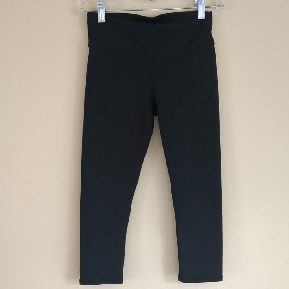 12" Across The Waist Solid Black Fabletics Cropped Leggings Activewear Athletic - Picture 1 of 10